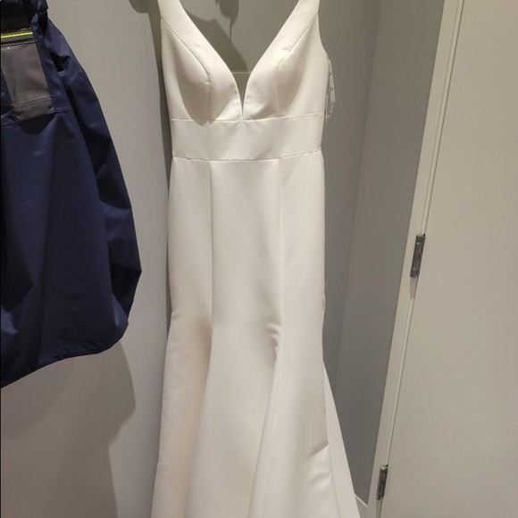 Wedding dress, unaltered, glitter belt, size 2 - Picture 5 of 5